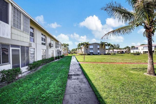 315 Circle Drive S 102, Boynton Beach, FL 33435