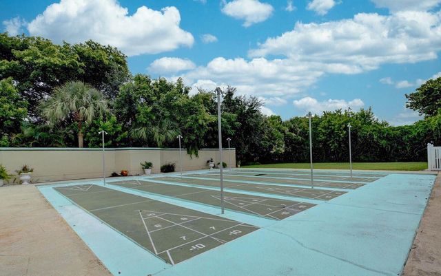 315 Circle Drive S 102, Boynton Beach, FL 33435