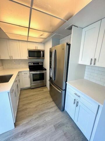 315 Circle Drive S 102, Boynton Beach, FL 33435