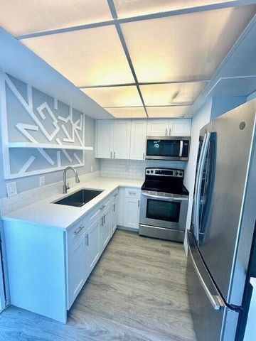 315 Circle Drive S 102, Boynton Beach, FL 33435