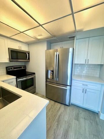 315 Circle Drive S 102, Boynton Beach, FL 33435