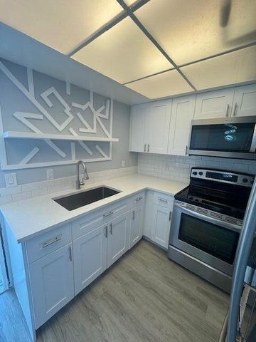 315 Circle Drive S 102, Boynton Beach, FL 33435