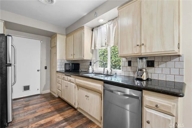 9558 Swinton, North Hills, CA 91343