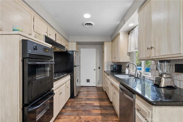 9558 Swinton, North Hills, CA 91343