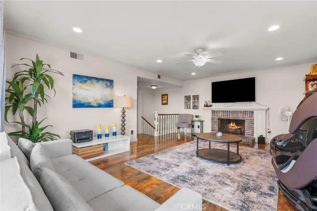 9558 Swinton, North Hills, CA 91343