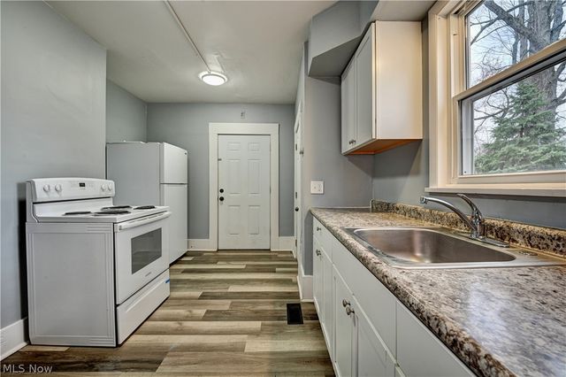 994 Perry Avenue, Barberton, OH 44203