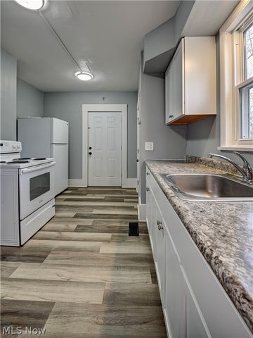 994 Perry Avenue, Barberton, OH 44203