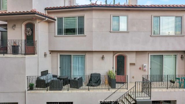 11145 Sunshine Terrace 106, Studio City, CA 91604