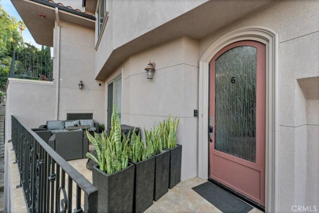 11145 Sunshine Terrace 106, Studio City, CA 91604
