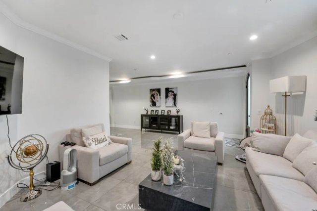 11145 Sunshine Terrace 106, Studio City, CA 91604