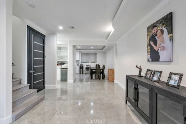 11145 Sunshine Terrace 106, Studio City, CA 91604