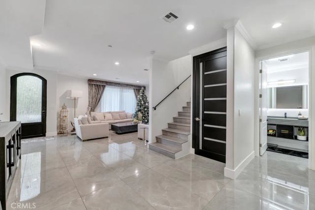 11145 Sunshine Terrace 106, Studio City, CA 91604