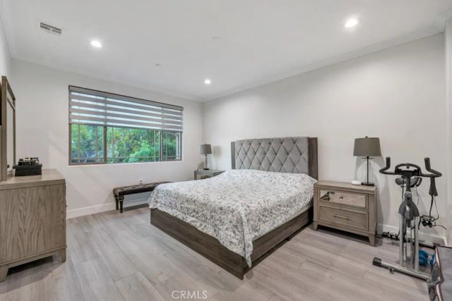 11145 Sunshine Terrace 106, Studio City, CA 91604