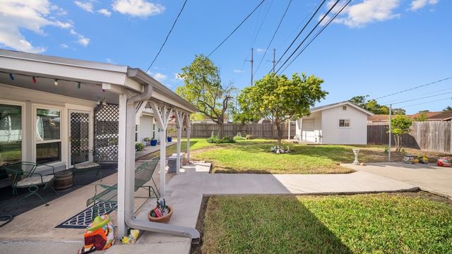 3734 Locke, Corpus Christi, TX 78415