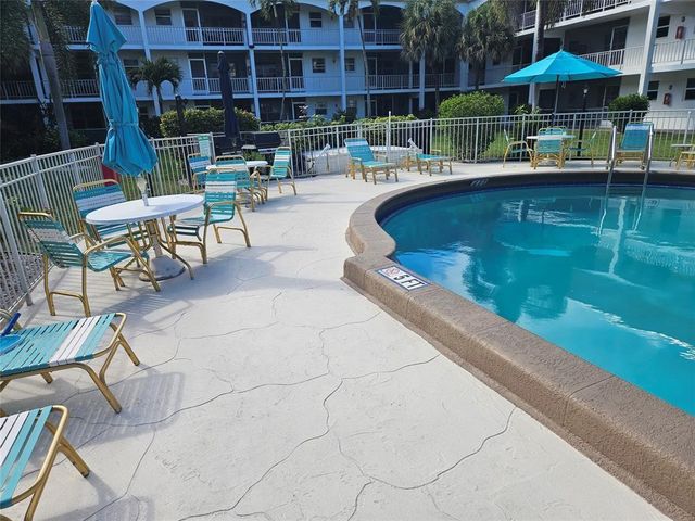 580 Egret Drive 310, Hallandale Beach, FL 33009