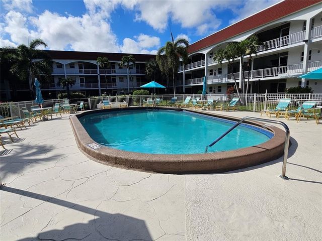 580 Egret Drive 310, Hallandale Beach, FL 33009