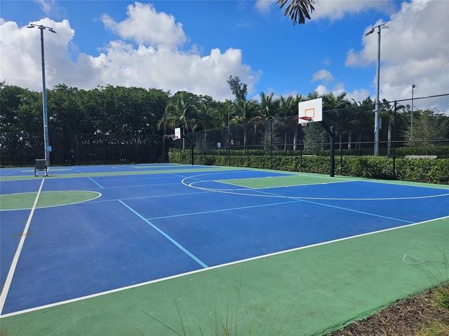 580 Egret Drive 310, Hallandale Beach, FL 33009