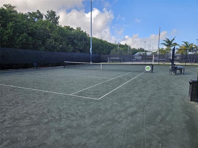 580 Egret Drive 310, Hallandale Beach, FL 33009