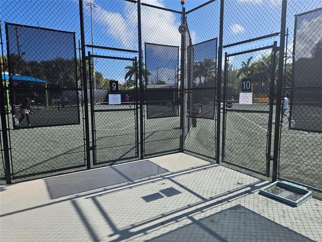 580 Egret Drive 310, Hallandale Beach, FL 33009