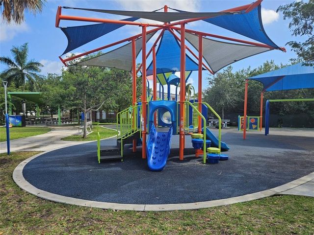 580 Egret Drive 310, Hallandale Beach, FL 33009