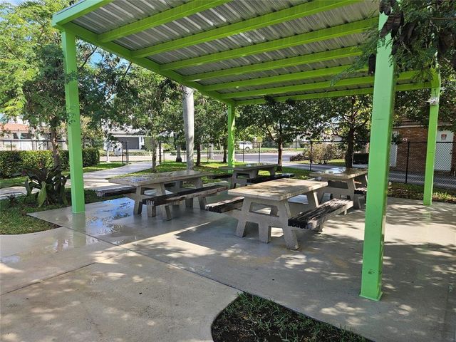 580 Egret Drive 310, Hallandale Beach, FL 33009