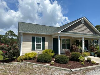 105 Oyster Lane, Hubert, NC 28539