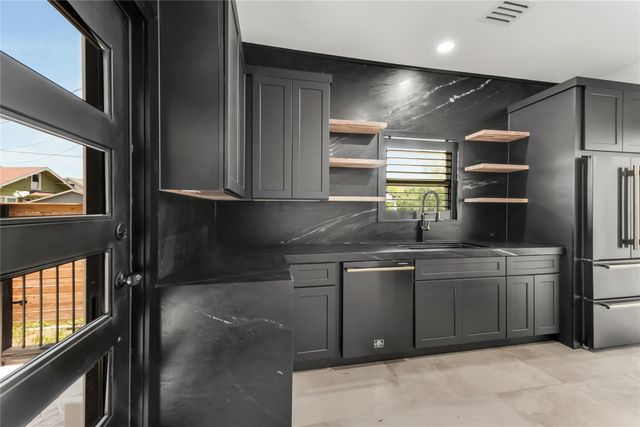 402 Hunt Street, Houston, TX 77003