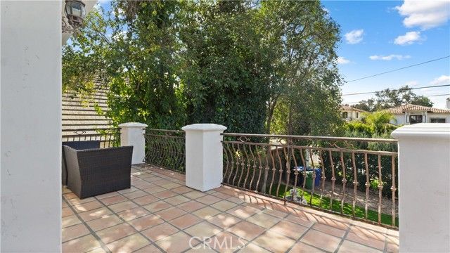5128 Avenida Hacienda, Tarzana (los Angeles), CA 91356