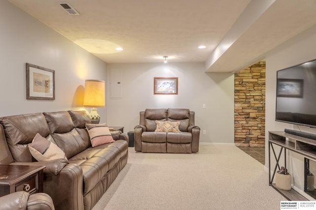 1733 Frisco Drive, Lincoln, NE 68521