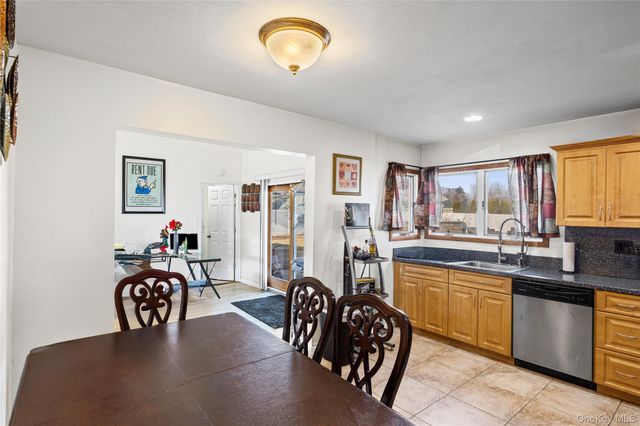 12 Yellowstone Court, Coram, NY 11727