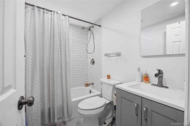 12 Yellowstone Court, Coram, NY 11727