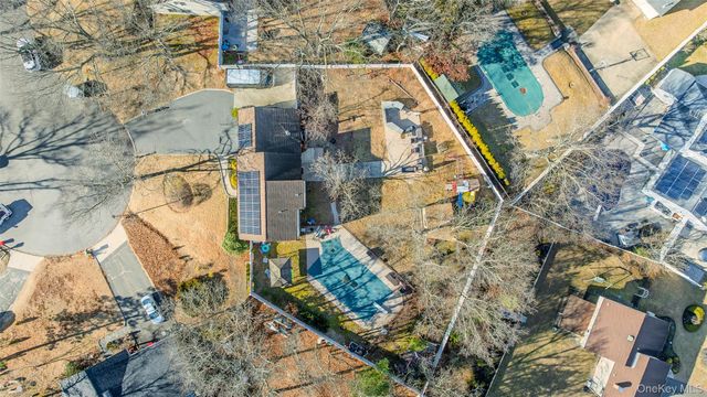 12 Yellowstone Court, Coram, NY 11727