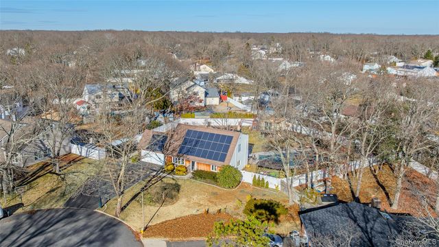 12 Yellowstone Court, Coram, NY 11727