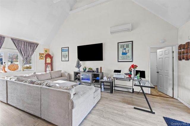 12 Yellowstone Court, Coram, NY 11727