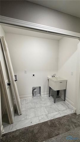 717 W Ironwood Drive, Rossford, OH 43460