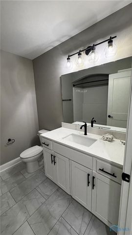 717 W Ironwood Drive, Rossford, OH 43460