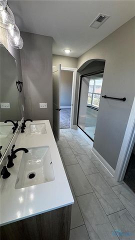 717 W Ironwood Drive, Rossford, OH 43460