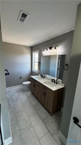 717 W Ironwood Drive, Rossford, OH 43460