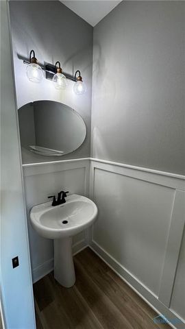 717 W Ironwood Drive, Rossford, OH 43460