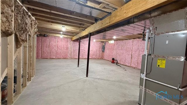 717 W Ironwood Drive, Rossford, OH 43460