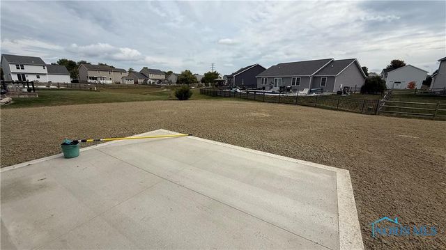 717 W Ironwood Drive, Rossford, OH 43460