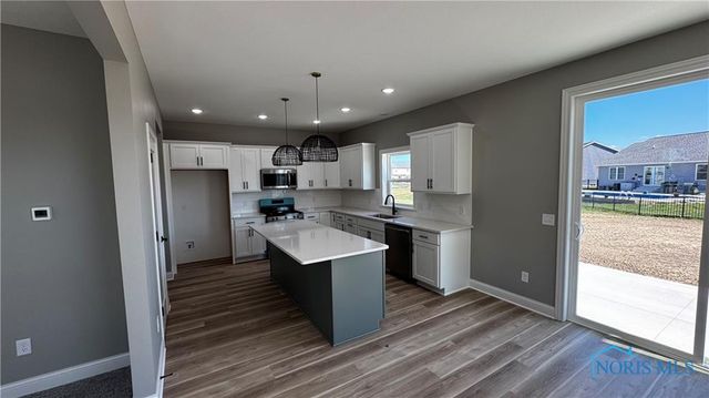 717 W Ironwood Drive, Rossford, OH 43460