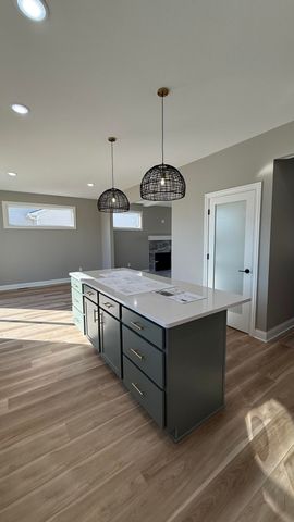 717 W Ironwood Drive, Rossford, OH 43460