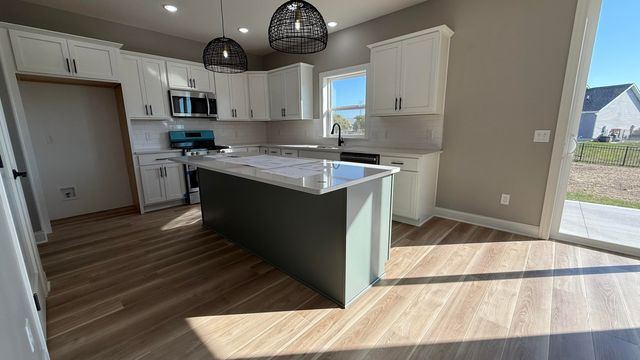 717 W Ironwood Drive, Rossford, OH 43460