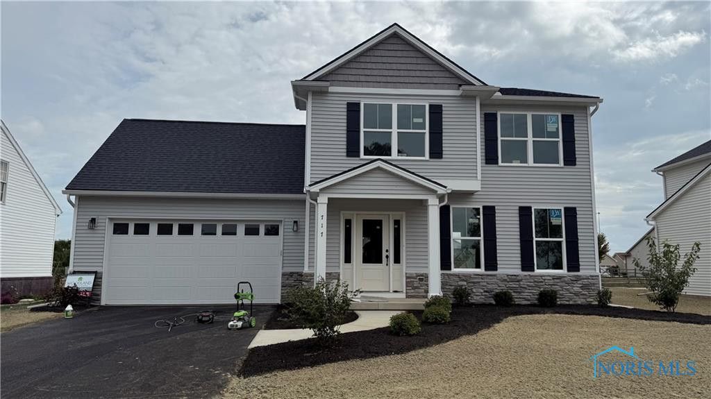 717 W Ironwood Drive, Rossford, OH 43460