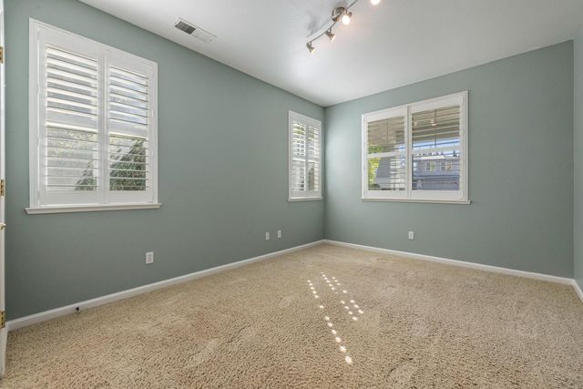 1584 Irvin Ct, Oakdale, CA 95361