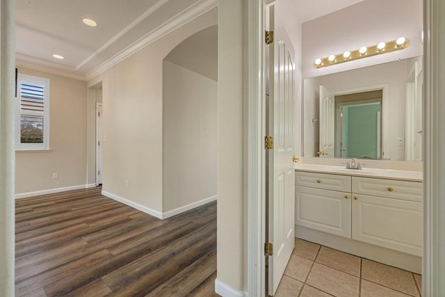 1584 Irvin Ct, Oakdale, CA 95361
