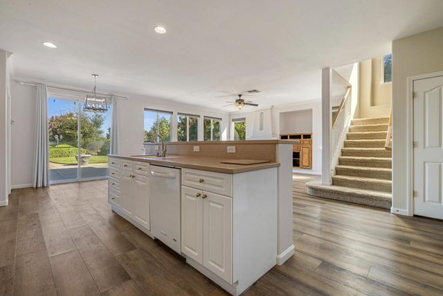 1584 Irvin Ct, Oakdale, CA 95361
