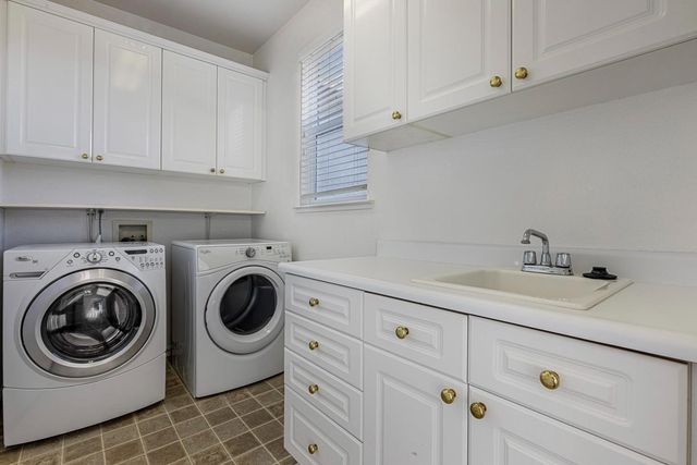 1584 Irvin Ct, Oakdale, CA 95361