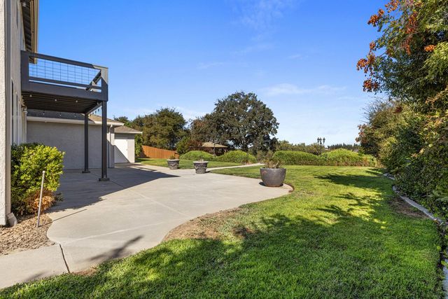 1584 Irvin Ct, Oakdale, CA 95361